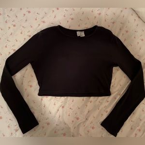 W black crop fitted long sleeve//Divided//M